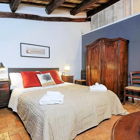 Apartment San Callisto Rome